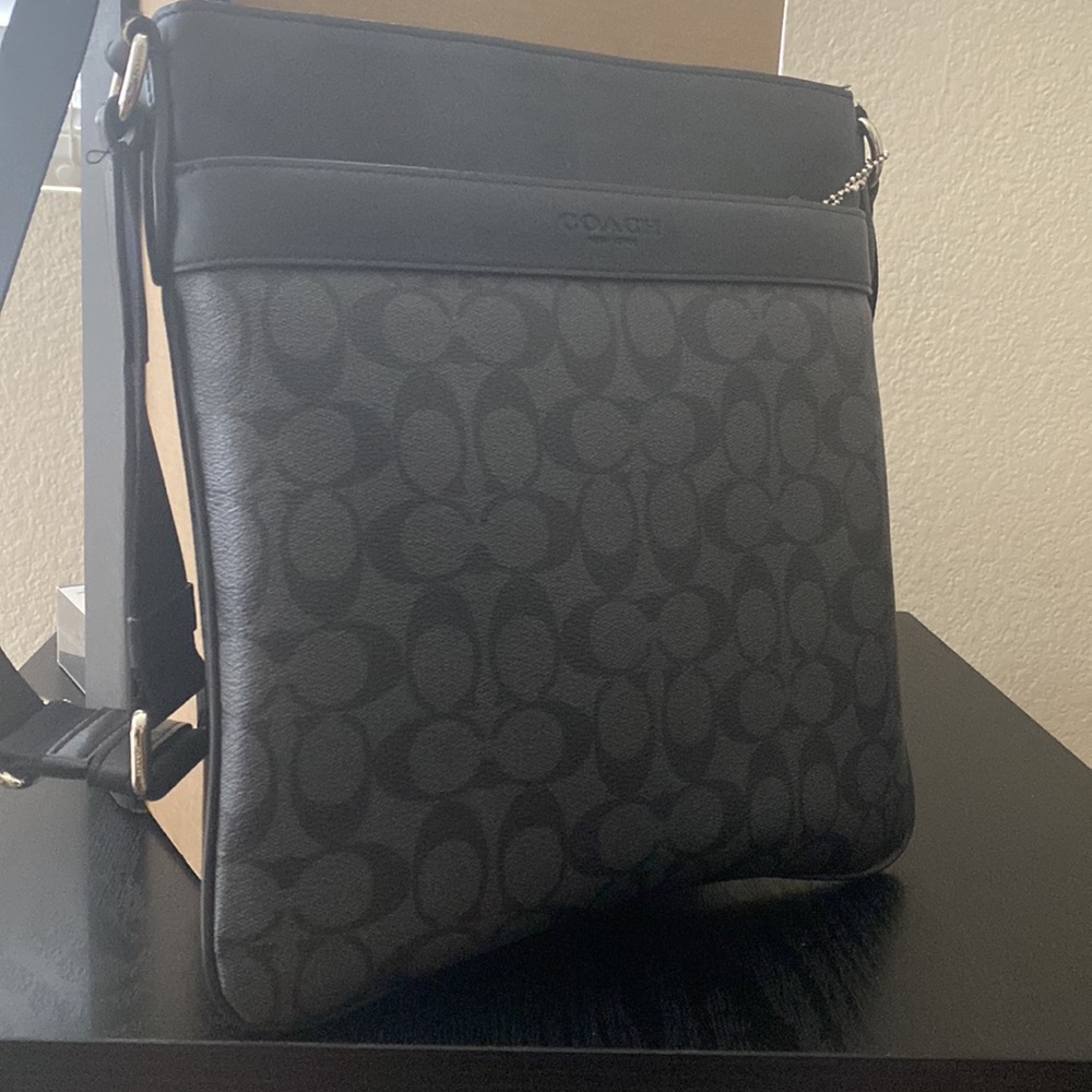 Mens coach messenger bag - Picture 2 of 3